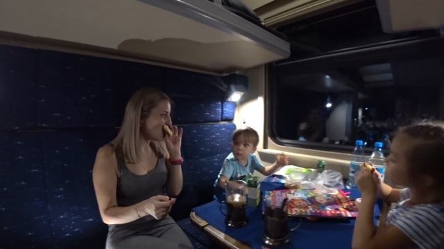 Новое купе РЖД 2020 с душем, Обзор/ поезд Владивосток - Москва 12+ смотреть онлайн