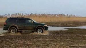 Монтеро спорт в грязи