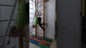 Упражнение на кольцах! Или веселимся (занимаемся) на шведской стенке!