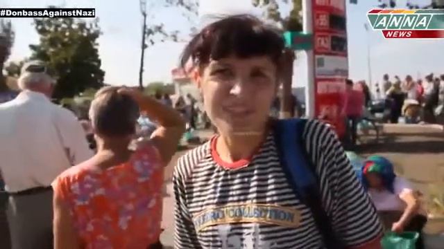 Луганск. Очереди за гуманитарной помощью прибывш смотреть онлайн