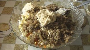 Салат з копченою мойвою.  Салат с копченой мойвой.