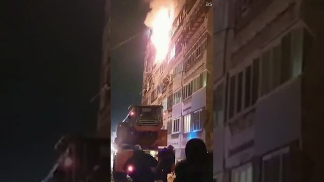 В Сыктывкаре загорелся многоквартирный жилой дом на ул. Мира