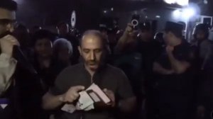 Армения ! Армяне рвут паспорта и кричат русские вон