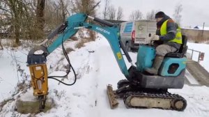 Работа гидромолота мини экскаватор "KATRINA" разрушитель эллюзий