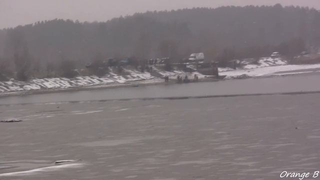 Сброс воды на озере. смотреть онлайн