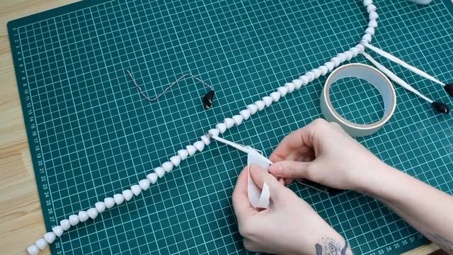 Игрушка в смешанной технике: Монохромный дракон