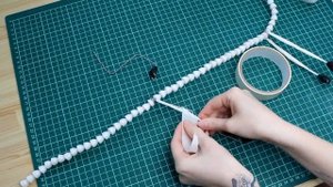 Игрушка в смешанной технике: Монохромный дракон