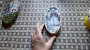 Новогодний декор на спиле дерева