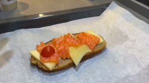Завтрак с глазуньей и красной рыбой. Breakfast taste?