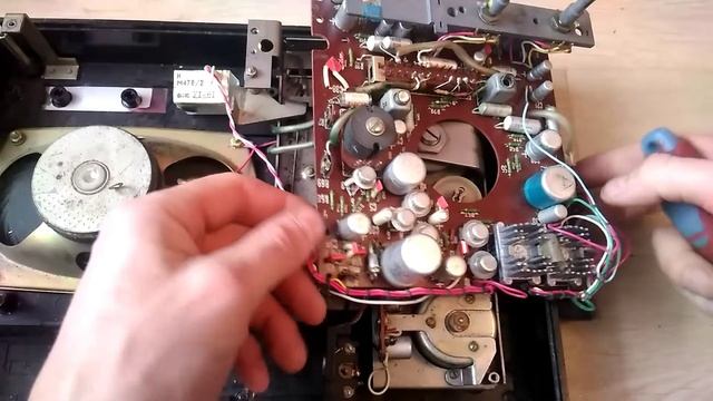 Разбор магнитофон Электроника 302. Бедная электроника СССР смотреть онлайн