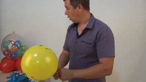 Клоун - погремушка из воздушных шаров своими руками