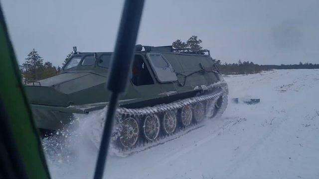 Строим автозимник двумя ГТТ.