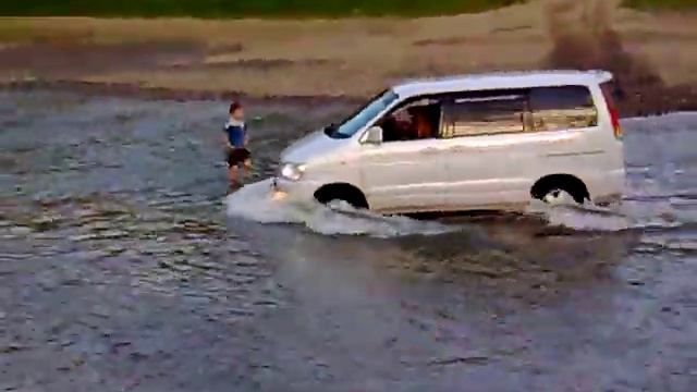 Toyota NOAH смотреть онлайн