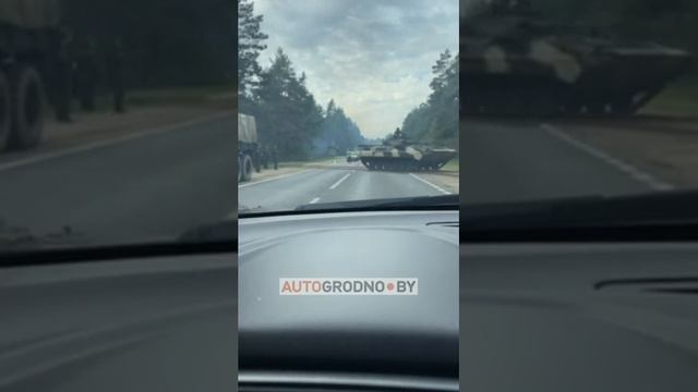 Перекрыта дорога возле "Юбилейки". Движется военная техника / Гродно 2021 смотреть онлайн