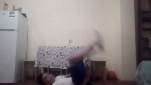 Разбил люстру?