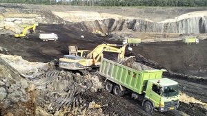 HYUNDAI 330LC-95 Excavator loading on dump trucks