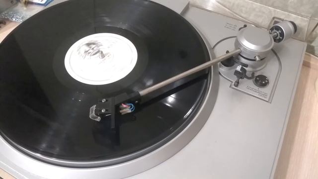 Виниловые пластинки в коллекцию. Holiday Mix. смотреть онлайн