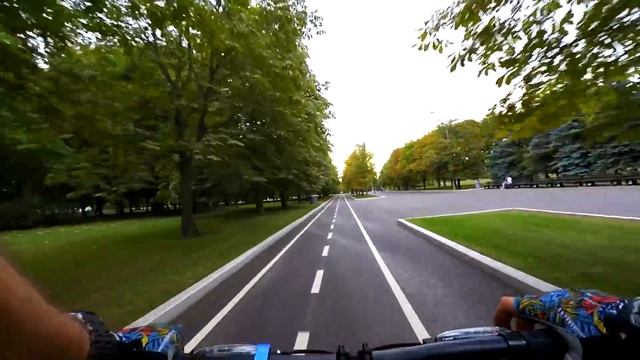 На велосипеде по Москве / Август смотреть онлайн