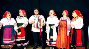 "Дайте пройдём"