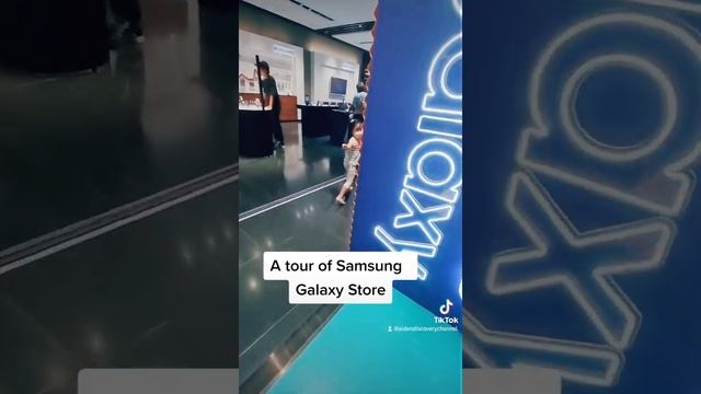 Aiden reviews Samsung Galaxy Store at Vivocity смотреть онлайн