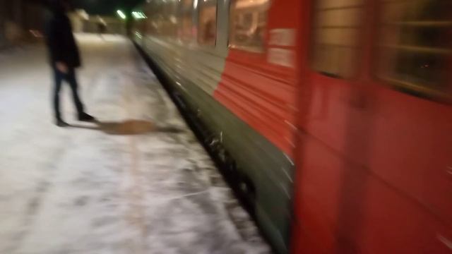 Электропоезд эт2м-075 Сообщением Шапки Обухово Прибывает на станции Колпино смотреть онлайн