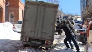 Коллапс начался еще до зимы: как борются со снегом в городах и весях Приморья