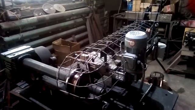 Станок намотки сварочной проволоки в действии. смотреть онлайн