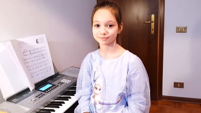 Открываю вам свой секрет.Я играю на фортепьяно Моцарта.Хочу научиться петь. смотреть онлайн