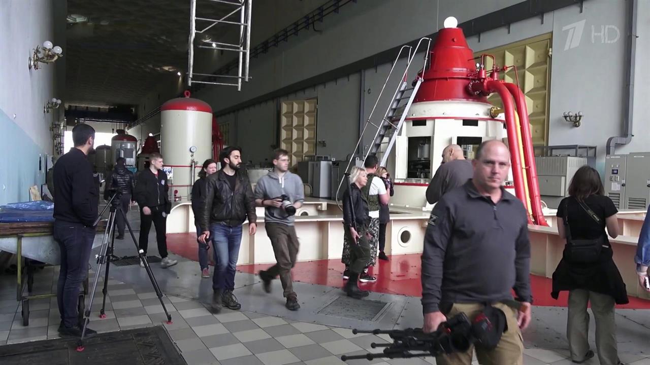 Иностранным журналистам показали Каховскую ГЭС, которую контролируют российские военные