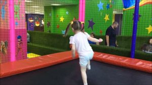 СБС Детский центр ЛЕСИКИ с горками батутами и бассейн с шариками kid's intertainment center