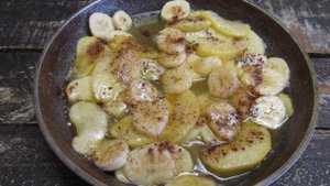 Пирог перевертыш с яблоком и бананом