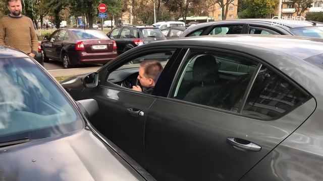 Пробуем выехать из узкого пространства.