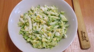Салат из пекинской капусты с кукурузой