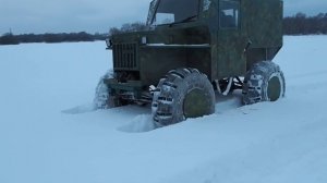 Вездеход по глубокому снегу без блокировки.
