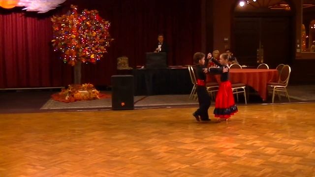Leana and David dancing Paso Doble @ Autumn Showcase смотреть онлайн