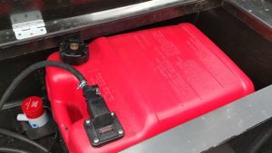 Моторная лодка ПНД 4.60 с лобовым стеклом. Под мотором болотоходом MAX Motor 30 л.с. Обзор и тест.