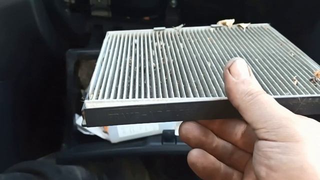 Замена салонного воздушного фильтра на Хендай Солярис (Hyundai Solaris)