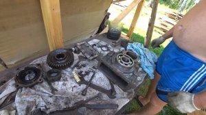 Лопнула бортовая на Т-40. Меняем.