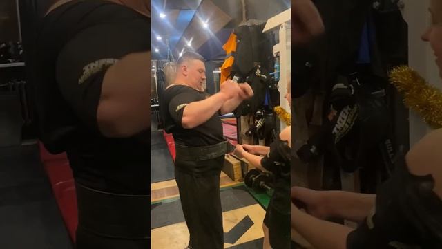 Пауэрлифтинг это индивидуальный вид спорта(с В Кравцов