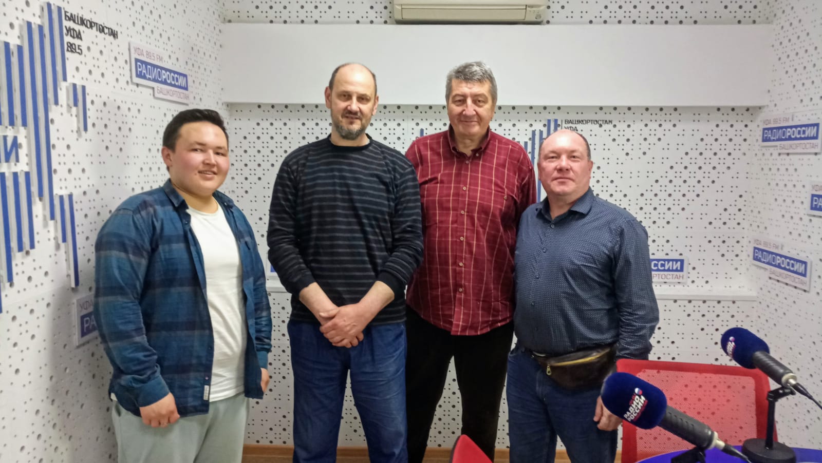 "Самовар" 10 апреля: Кузьмичев, Полянин, Якупов, две гиары и один курай