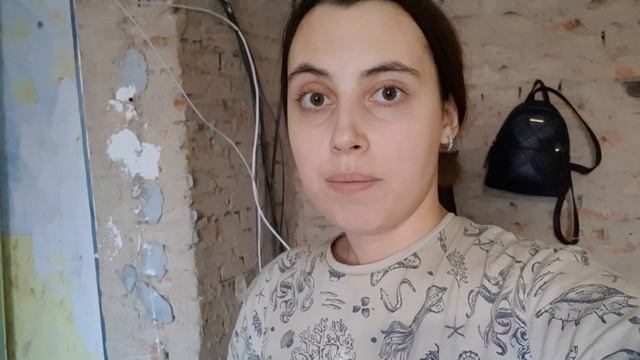 Ремонт убитой сталинки #29 | Заштукатурили стены в спальне | Ремонт стяжки | Каркас стены в зале