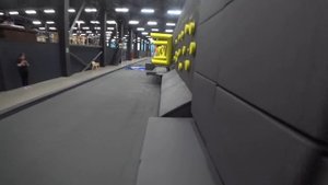 ЛЕТАЕМ НА САМОКАТЕ в БАТУТНОМ ЦЕНТРЕ