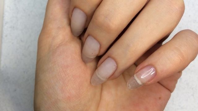 АКВАРИУМНЫЙ ДИЗАЙН НОГТЕЙ / НАРАЩИВАНИЕ НОГТЕЙ НА СЕБЕ ПРОЗРАЧНЫМ ГЕЛЕМ / ЗОЛОТАЯ ПОТАЛЬ НА НОГТЯХ смотреть онлайн