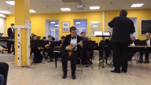 Играет лучший балалаечник России