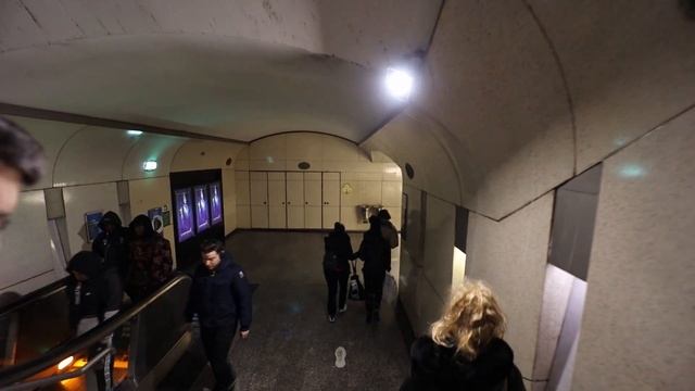 Едем в Париж Эйфелева башня в подарок на 8 марта Прогулка по ночному Парижу. Путешествия на Тесле # смотреть онлайн