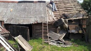 Разбираю крышу сарая (time lapse)