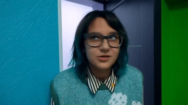 Девочки ПРИШЛИ В ШКОЛУ с ЧЕМ-ТО НА ШЕЕ! смотреть онлайн