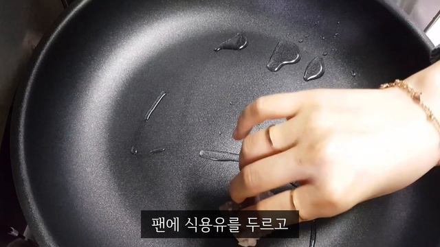 ENG직장인 브이로그 l 용기내 챌린지 하고 순대 쪄서 사골곰탕으로 순대 국밥 만들어 먹는 일상(순대 잘 찌는 방법, 수세미 소독, 미스트 버리는 방법)