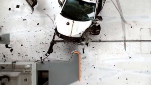 2018 Kia Rio driver-side small overlap IIHS crash test
