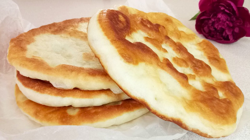 Питка - простой рецепт на сковороде. Вкуснее хлеба и проста в приготовлении.